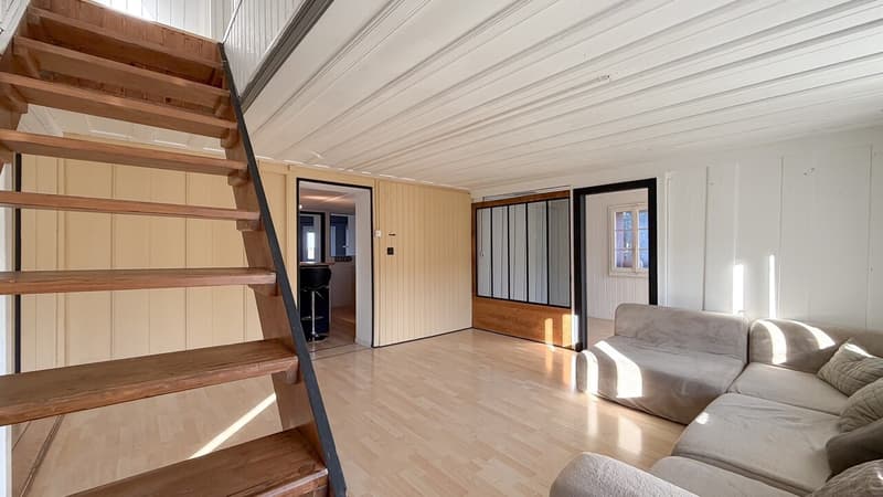 Small rental property with 2 apartments, garage and parking spaces (8)