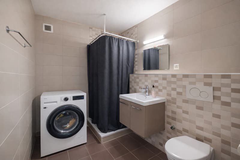 Spacious 4.5-room apartment with 2 balconies and lake view - great potential (6)