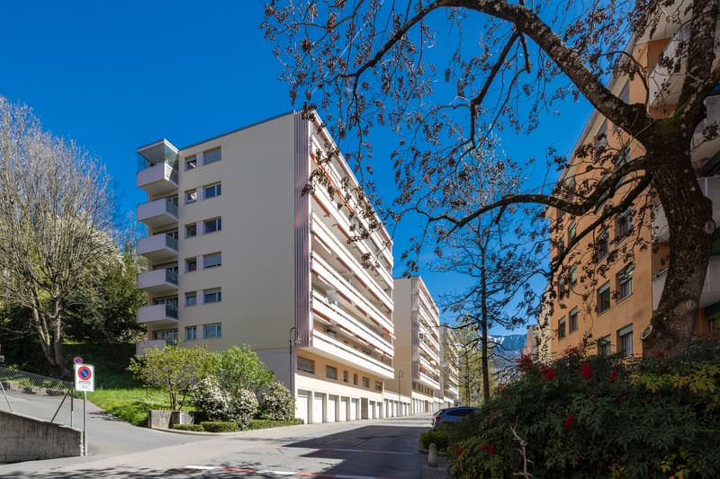 Spacious 4.5-room apartment with 2 balconies and lake view - great potential (9)