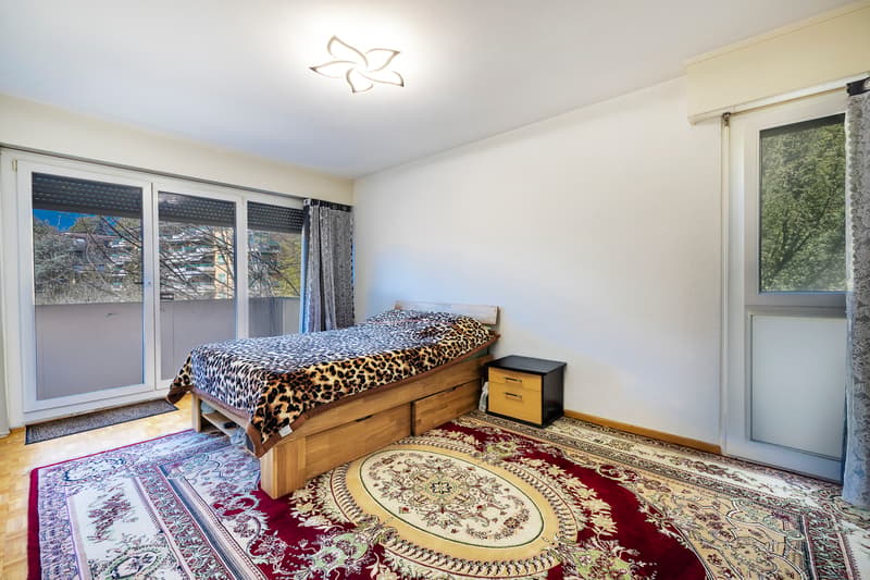 Spacious 4.5-room apartment with 2 balconies and lake view - great potential (3)