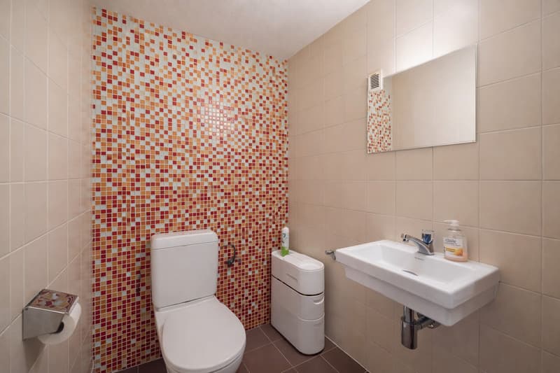 Spacious 4.5-room apartment with 2 balconies and lake view - great potential (7)
