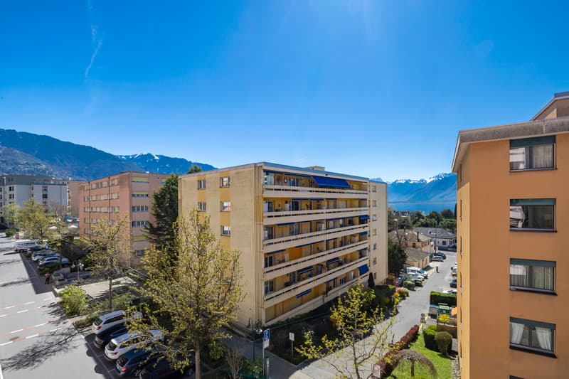 Spacious 4.5-room apartment with 2 balconies and lake view - great potential (8)