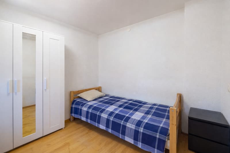 Spacious 4.5-room apartment with 2 balconies and lake view - great potential (5)