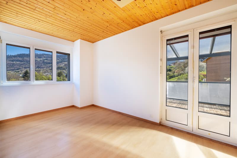 Villa di 6,5 locali con grande giardino, vista libera e potenziale locativo (4)