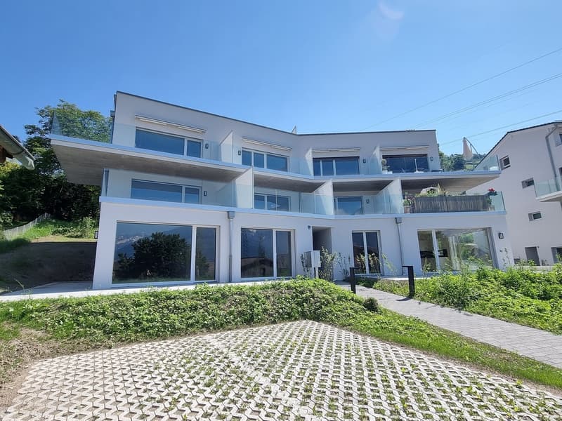 NEW ! 209 M² COMMERCIAL SPACE WITH GRASSY TERRACE (2)