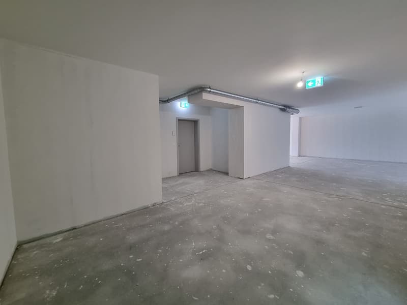NEW ! 209 M² COMMERCIAL SPACE WITH GRASSY TERRACE (6)