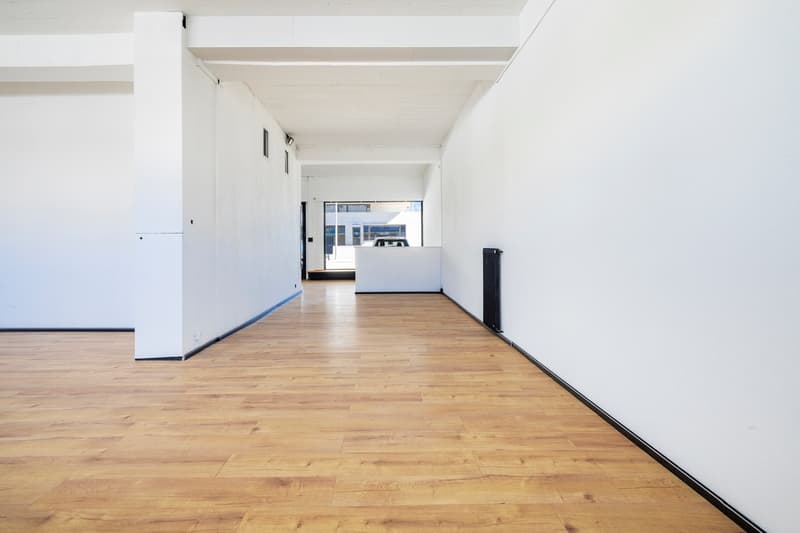 COMMERCIAL PREMISES IDEALLY LOCATED NEXT TO PLACE DE ROME (7)