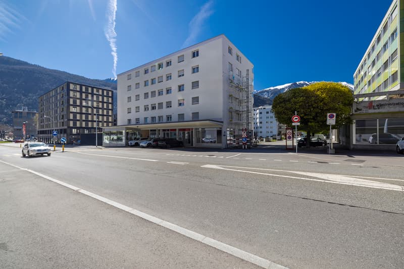 COMMERCIAL PREMISES IDEALLY LOCATED NEXT TO PLACE DE ROME (1)