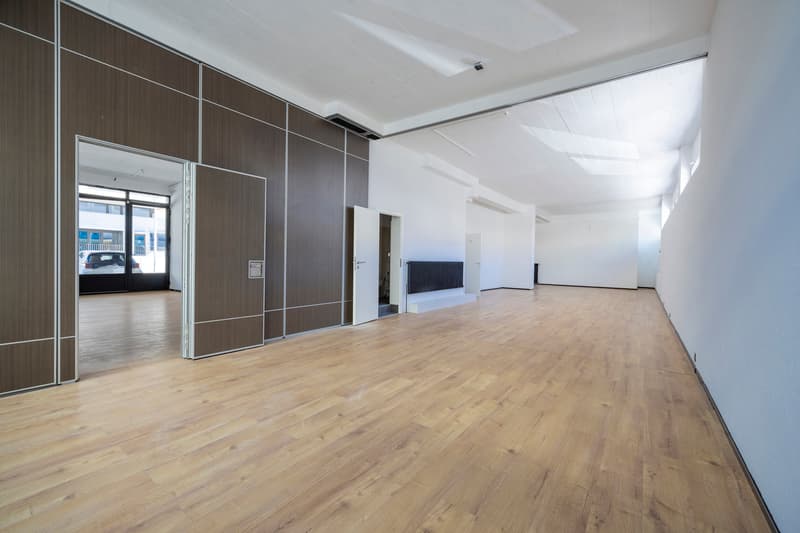 COMMERCIAL PREMISES IDEALLY LOCATED NEXT TO PLACE DE ROME (5)