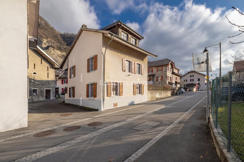 Charming 5.5-room village house located in the heart of Roche (5)