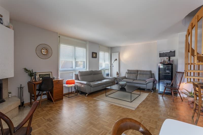 Spacious and pleasant 3.5-room duplex with balcony in Gland (2)