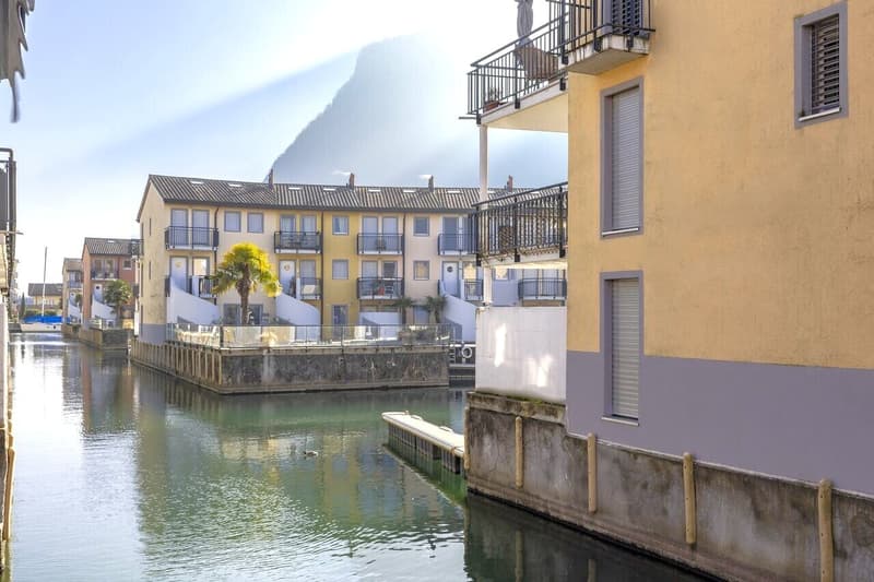 Villa at the Marina - A touch of vacation all year round! (2)