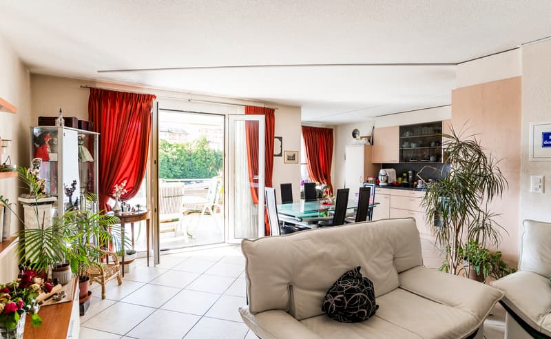 Apartment with 4.5 rooms and south-facing balcony (2)
