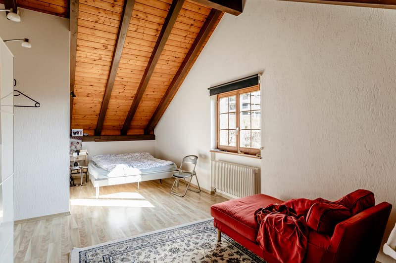 Situation prisée pour cette grande villa de 6.5 pces (8)