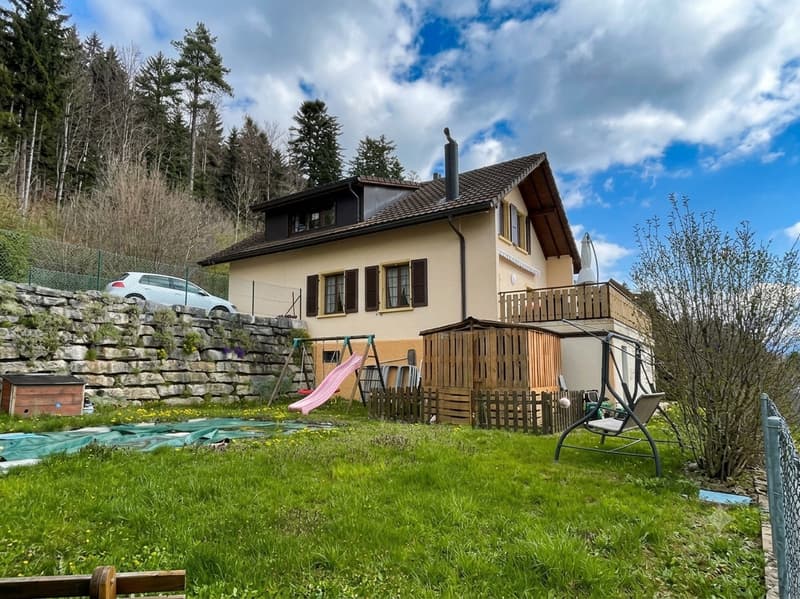 Molto bella situazione per questa casa di 6.5 locali (1)