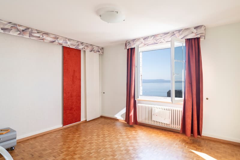 Blick auf den See und die Alpen für diese 7,5-Zimmer-Villa (5)