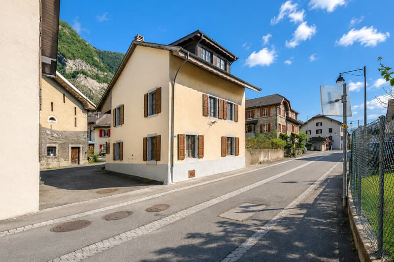Casa di villaggio con 5,5 locali situata nel cuore di Roche (7)