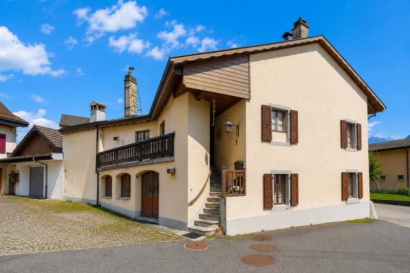 Casa di villaggio con 5,5 locali situata nel cuore di Roche (2)