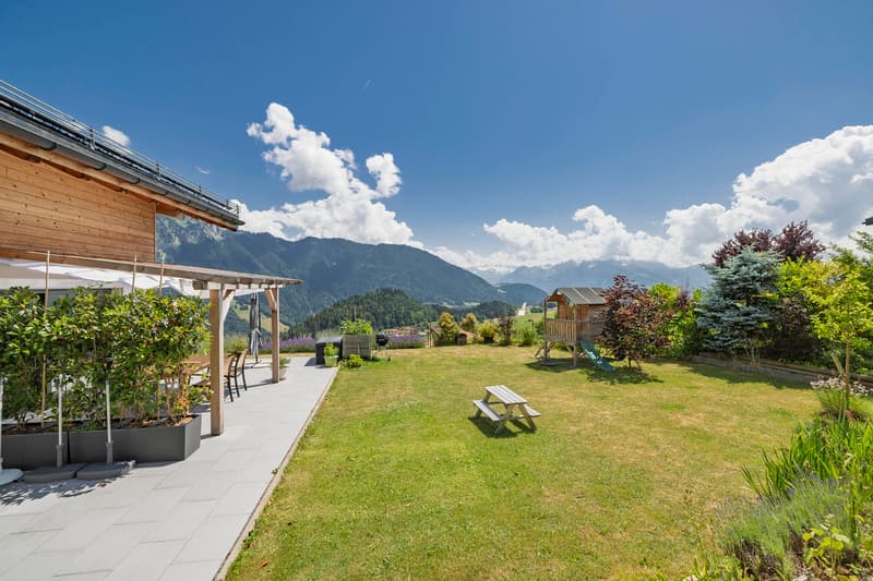 Exceptional chalet in a green and quiet neighborhood (2)