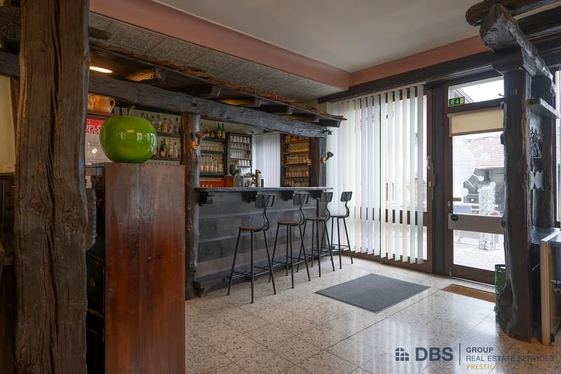 Café-Restaurant "Les 3 Suisses" mit Nebengebäuden (7)
