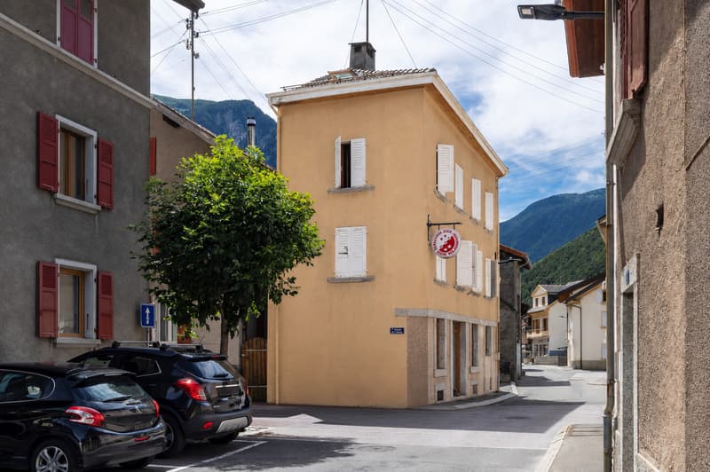 Small rental building, fully leased, 20 minutes from Verbier (2)