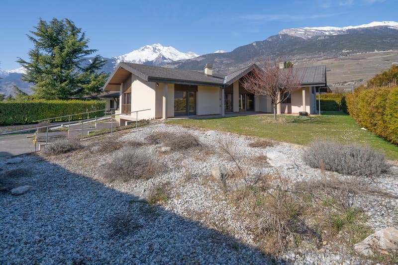 Une villa aux beaux volumes sur près de 1'000 m² (9)