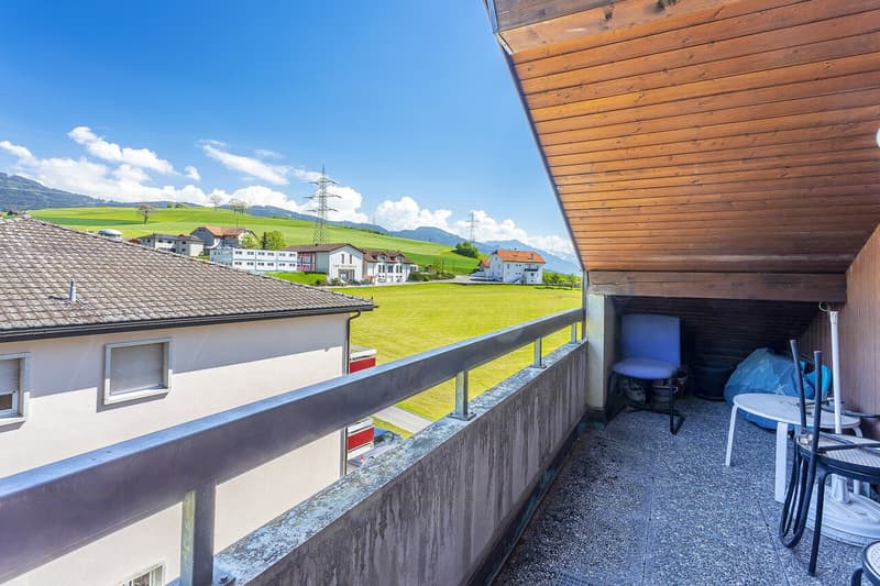 Appartement 3.5P au dernier étage avec balcon et garage (1)