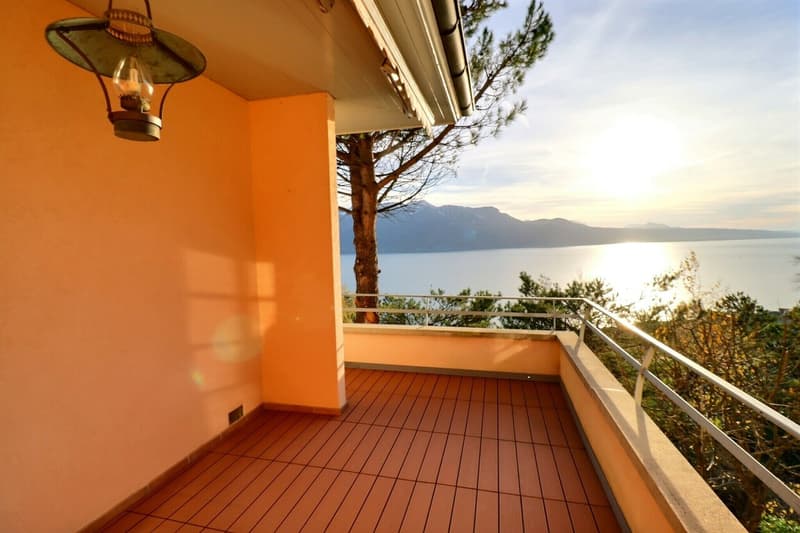 Spacieuse villa individuelle bénéficiant d'une vue imprenable sur le l (7)