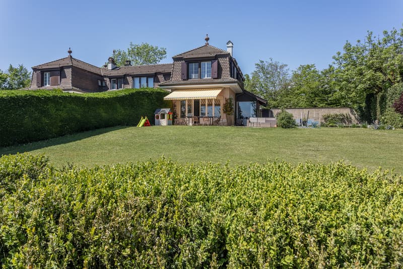 Villa mit Charme und 5,5 Zimmern direkt am Wasser (3)