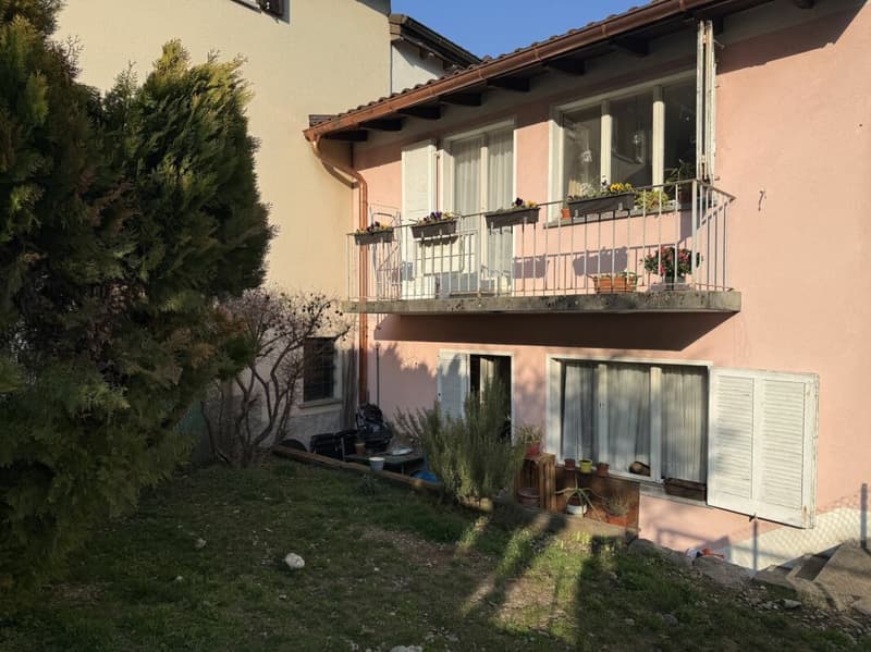Losone - Haus im Dorfkern (Nucleo) mit zwei 2-Zimmer-Wohnungen (1)