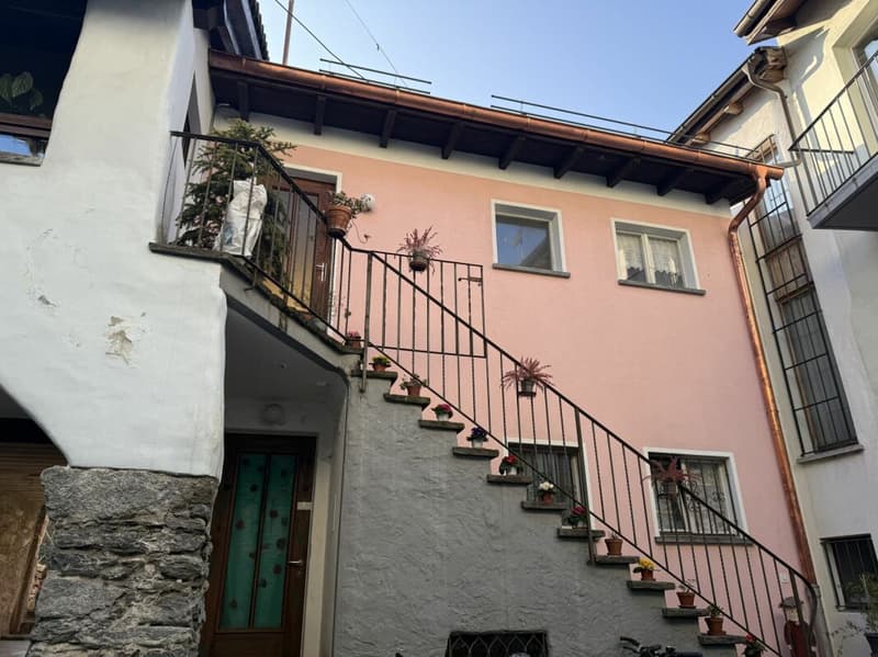 Casa nel nucleo di Losone con 2 Appartamenti 2 locali (2)