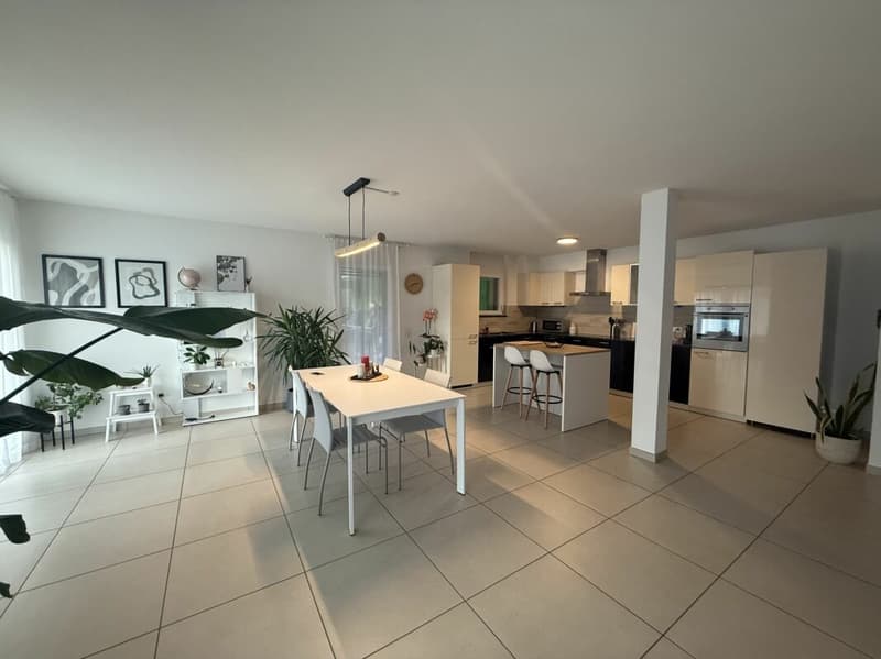 Moderno appartamento duplex di 3.5 locali con giardino a Gorduno - Ampi spazi e comfort abitativo (3)