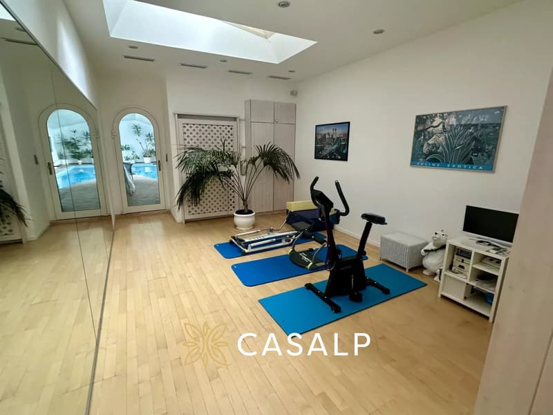 Attico di lusso con piscina interna (12)
