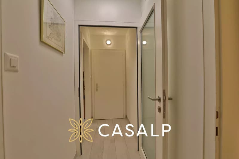 Charming 2.5-room apartment renovated in Crans-Montana (12)