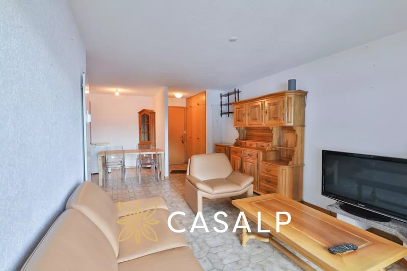 Charming 2.5-room apartment at the foot of the slopes (5)