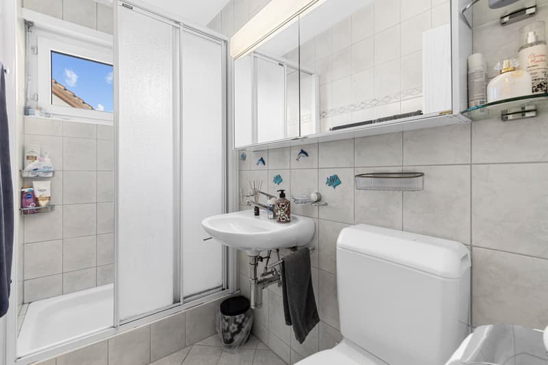 tiled walls, walk-in shower, sink, toilet, medicine cabinet