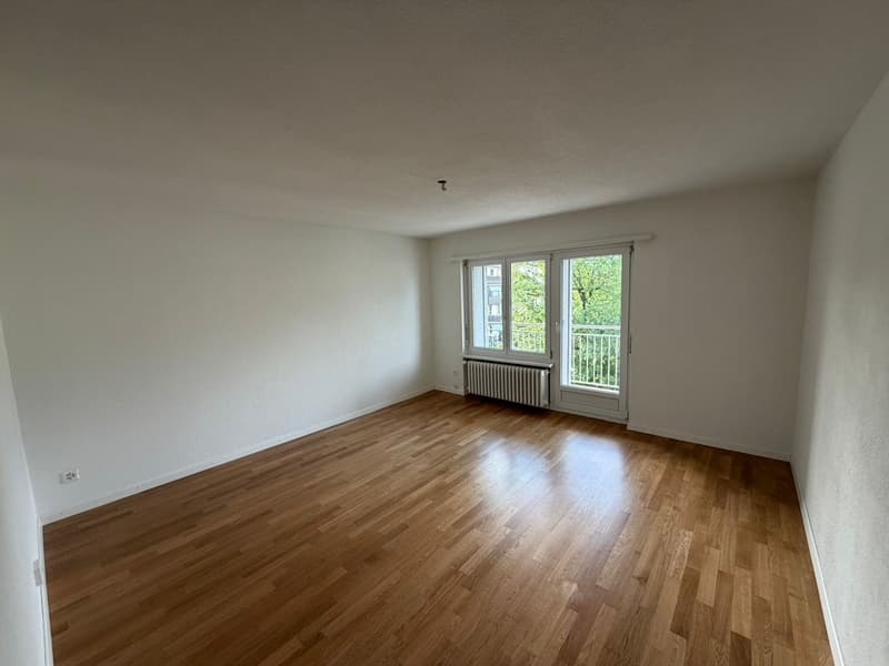 Ab sofort: Helle 3.5-Zimmer-Wohnung mit Balkon in Rüti ZH (1)