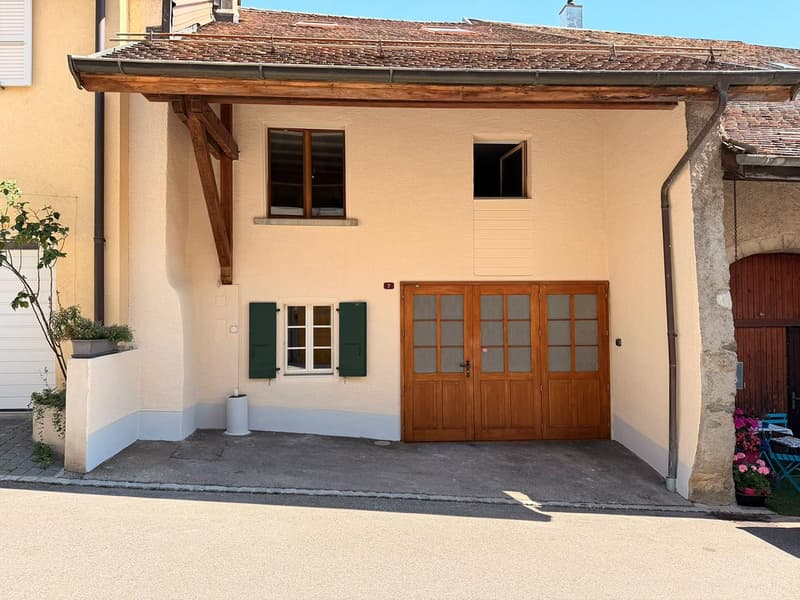 Exclusive - Over 220 m² and great potential in the heart of Saint-Livres (11)