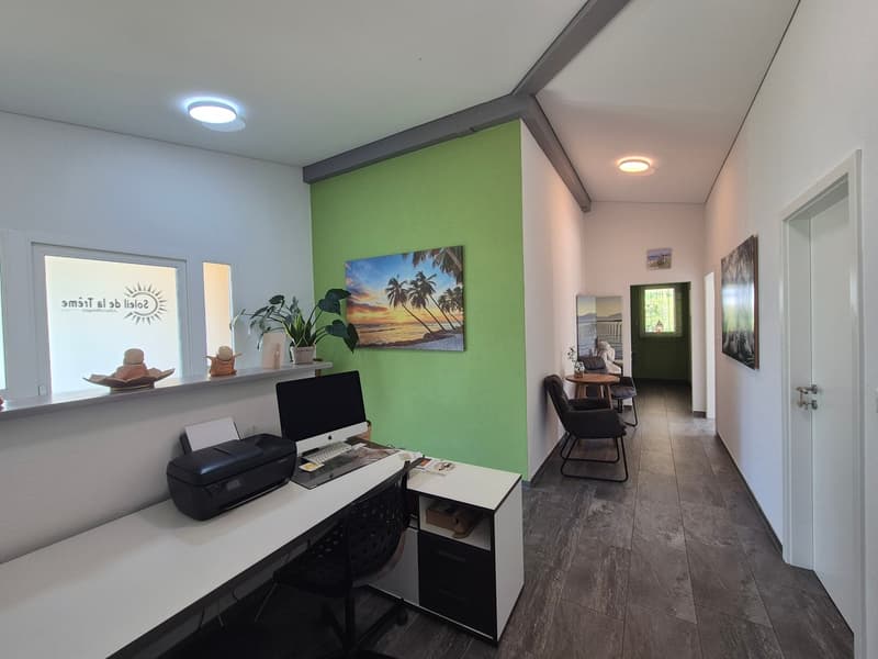 LA TOUR-DE-TRÊME / 13 m2 premises (2)