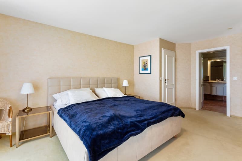 Exclusive 8-room villa in a quiet location in Stetten (11)