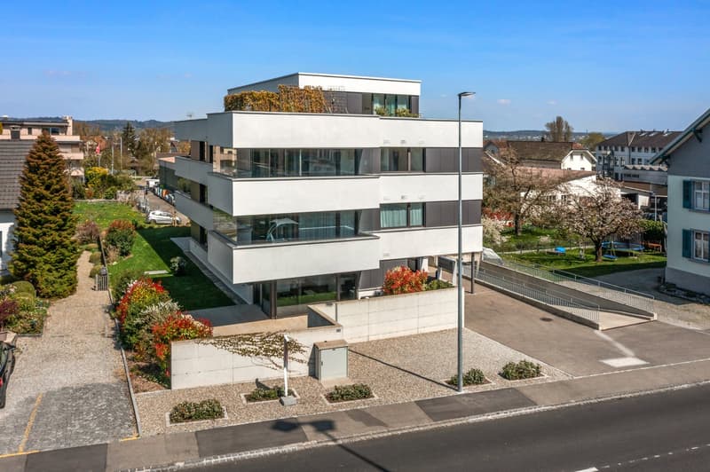 Charming property with living comfort on Lake Untersee (bank-checked) (1)