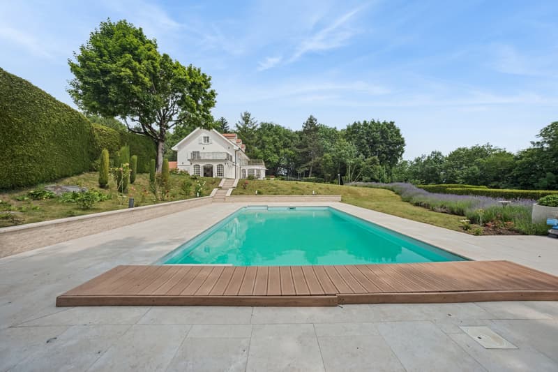 Proprietà prestigiosa con piscina, intimità e vista sul lago (7)