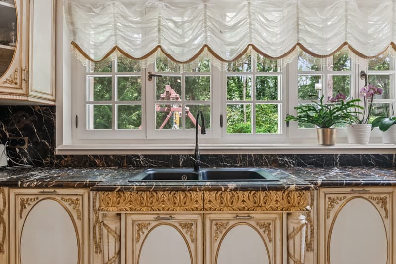 Proprietà prestigiosa con piscina, intimità e vista sul lago (4)
