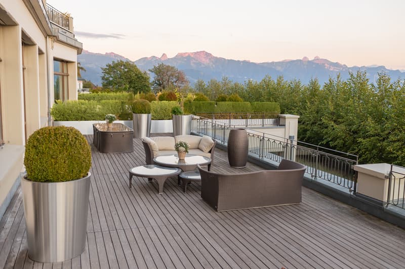 Residenza di lusso con grande terrazza e vista mozzafiato sul Lago di Ginevra (10)