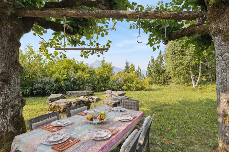 Elegant family chalet with panoramic views and terraced garden (11)