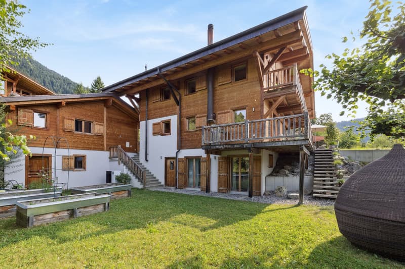 Elegant family chalet with panoramic views and terraced garden (10)