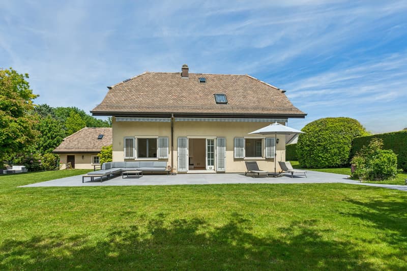 Charming Villa in Commugny - Expansion Potential (2)