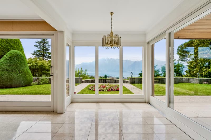Serenità panoramica e comfort in una elegante casa familiare (3)