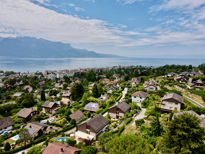 Serenità panoramica e comfort in una elegante casa familiare (11)