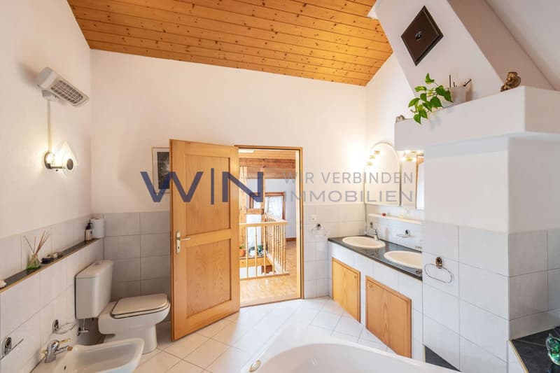 DU/WC und Sprudelbadwanne